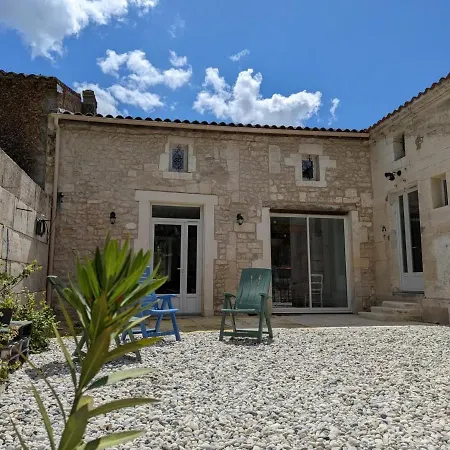 Maison Charmante Avec Terrasse, Jardin Clos, Barbecue, Pres De La Charente - 3 Ch, 2 Sdb - Fr-1-653-31 Bassac