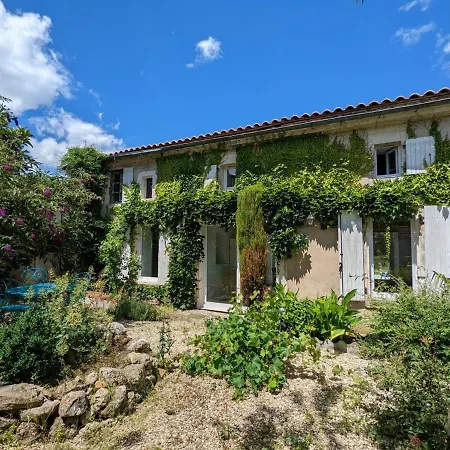 Maison Charmante Avec Terrasse, Jardin Clos, Barbecue, Pres De La Charente - 3 Ch, 2 Sdb - Fr-1-653-31 *